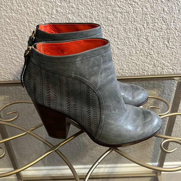 Coach Gray Leather Stack Heel Honey Laser Cut Booties Sz 11 - Picture 2 of 8